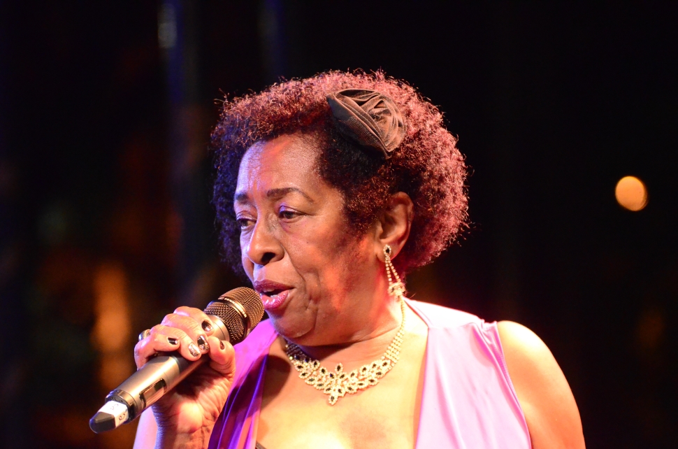 A Dama do Samba homenageia os clássicos do gênero em show gratuito no SESI Indaiatuba