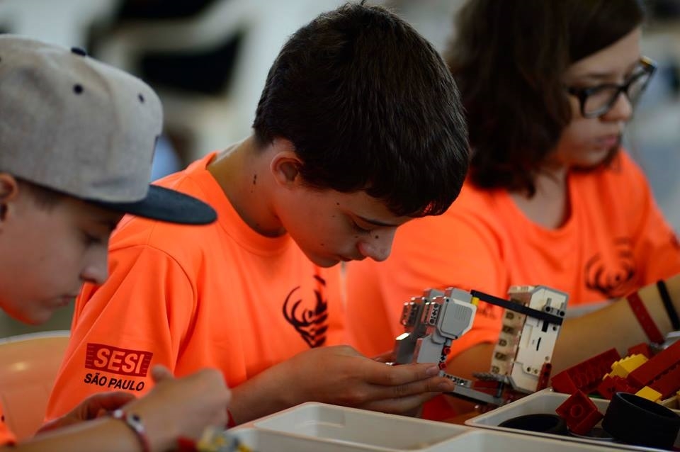 Alunos do SESI-SP de Indaiatuba são destaque em torneio de robótica