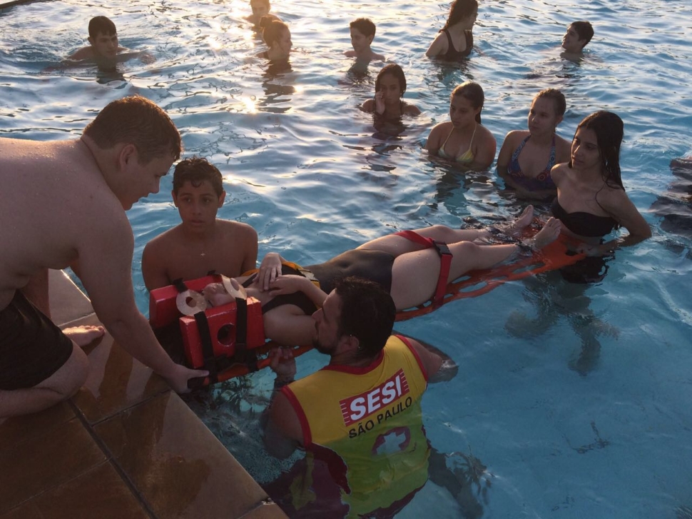 SESI promove cursos de guarda vidas mirim 