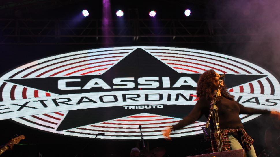 SESI ITAPETININGA RECEBE SHOW EM HOMENAGEM À CÁSSIA ELLER