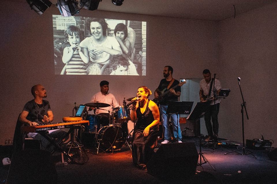 Com canções que marcaram gerações, cantora homenageia Elis Regina