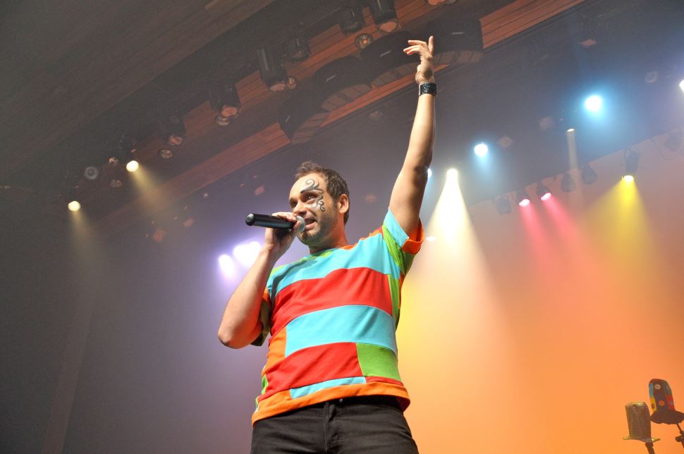 Sesi Itapetininga recebe show gratuito Chico e Vinícius para Crianças