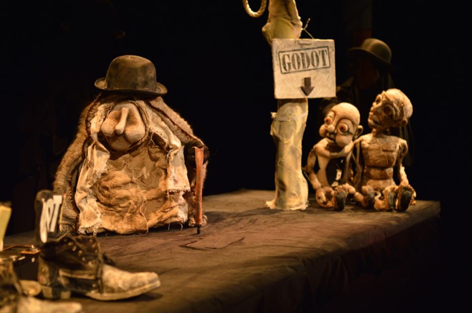 Peça inédita traz universo do teatro do absurdo para crianças no SESI Itapê