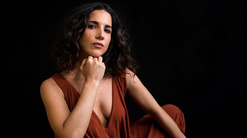 Verônica Ferriani apresenta álbum Aquário no SESI Itapetininga