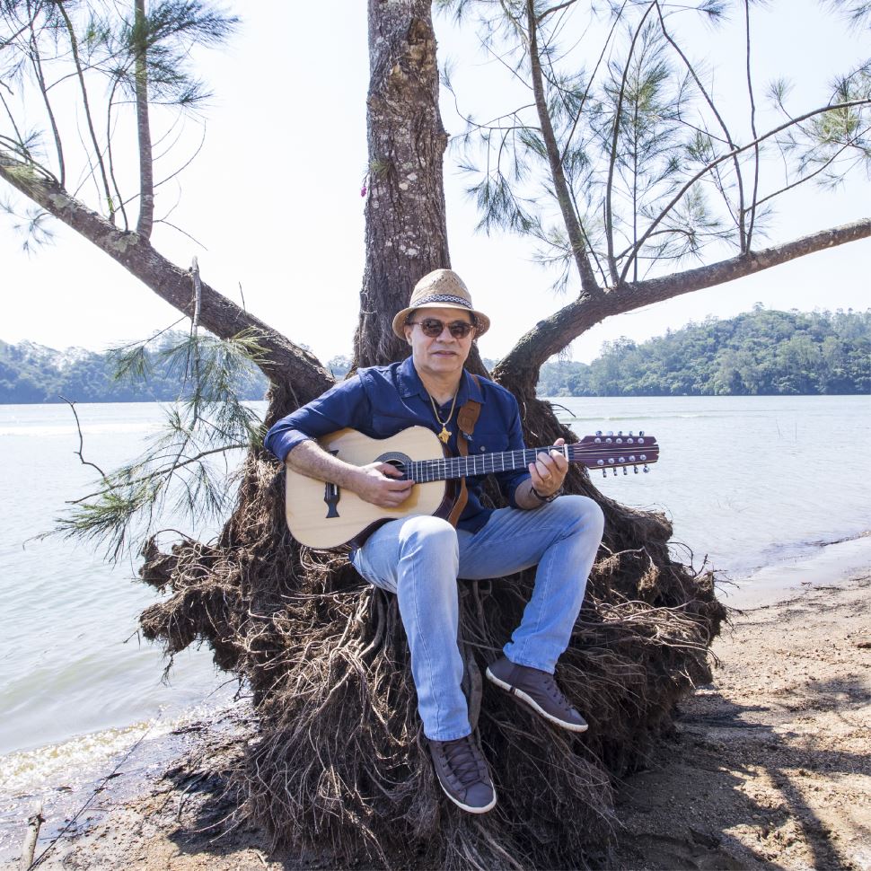João Ormond apresenta o show ‘Tem Viola no Forró’ no Teatro Sesi Itapetininga