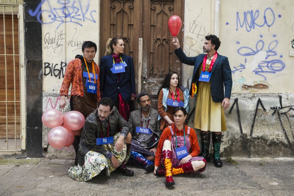 O espetáculo ‘Brian ou Brenda?’ passa uma temporada no Teatro SESI Itapetininga