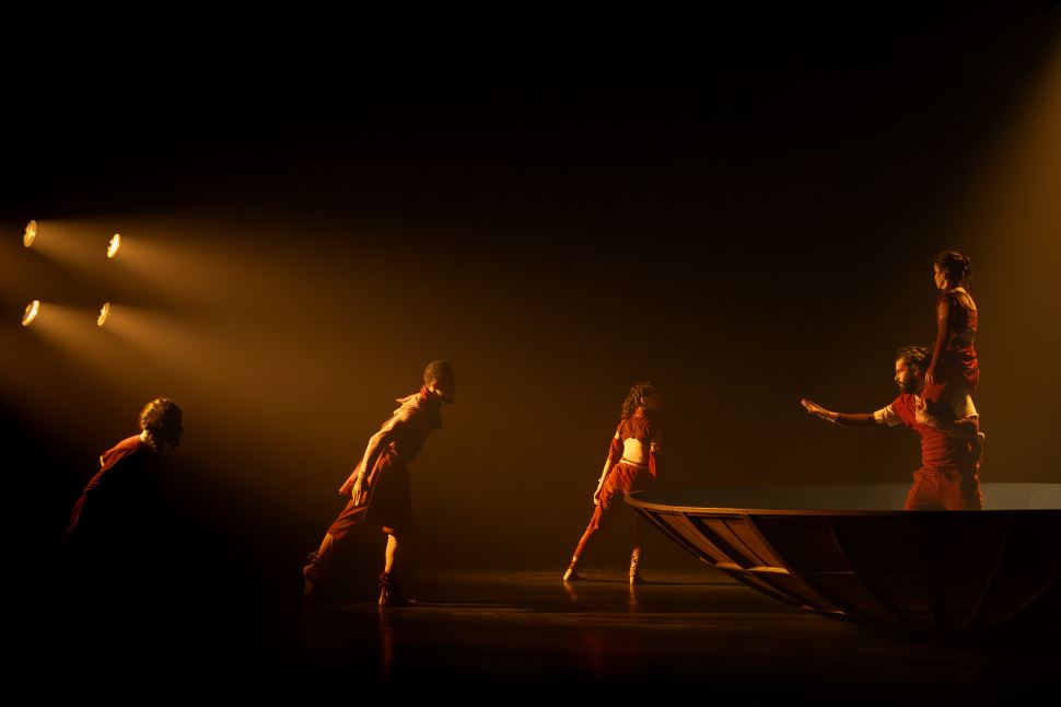 'EYJA' e 'FJALLA', apresentações que unem teatro e circo, chegam ao SESI Itapetininga em março
