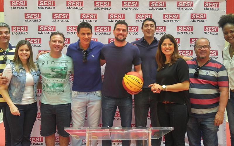 Prefeito Lucas Pocay assina Programa Atleta do Futuro com o SESI Ourinhos