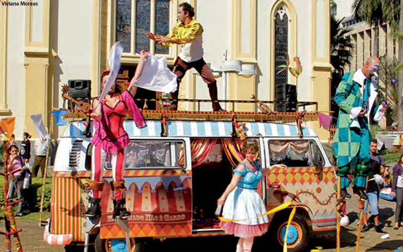 No mês da criança, espetáculo no SESI Itu brinca com o contar histórias