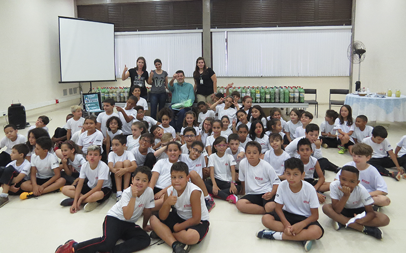 Estudantes participam de ação solidária 