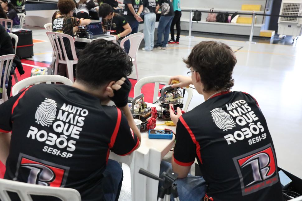 Seletiva estadual da RoboCup Junior reúne jovens talentos em competição de robótica no Sesi Itu 