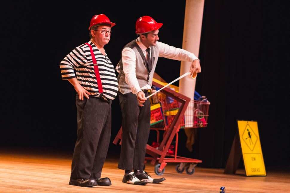 Espetáculo teatral "Circo de Coisas" 