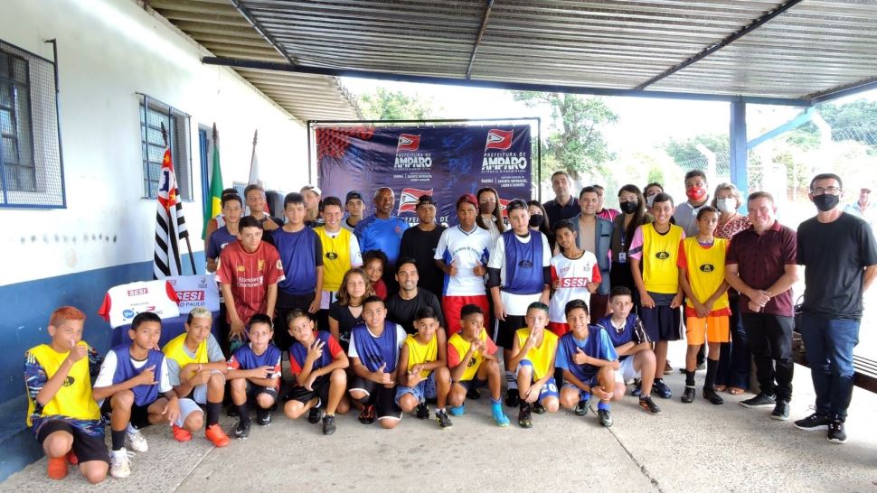 SESI Jundiaí, Ypê e Prefeitura de Amparo entregam uniformes do Programa “Atleta do Futuro"