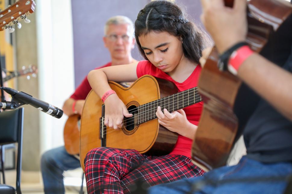 Núcleo de Música abre novas vagas para aulas de Violão e Ukulele 