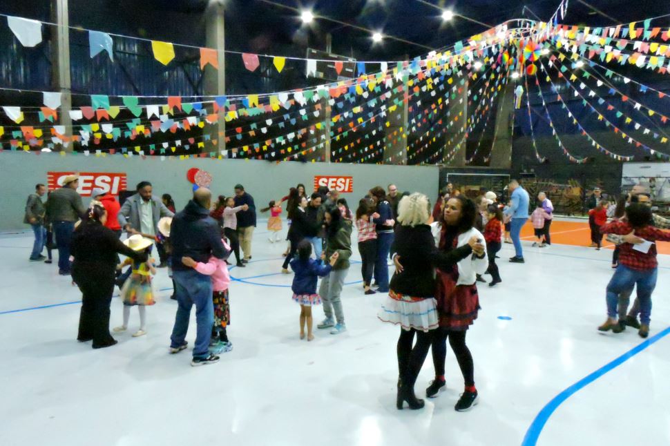 Festa Junina no SESI Santana de Parnaíba reúne comunidade com música, dança, brincadeiras e muita diversão