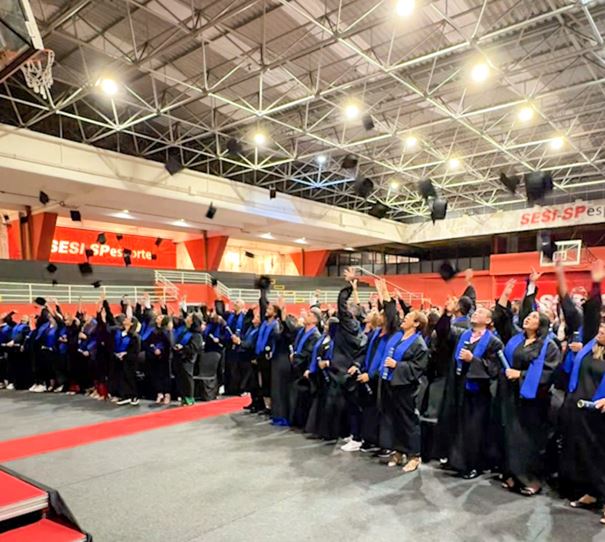 Emoção e conquistas marcam formatura do EJA no SESI Jundiaí