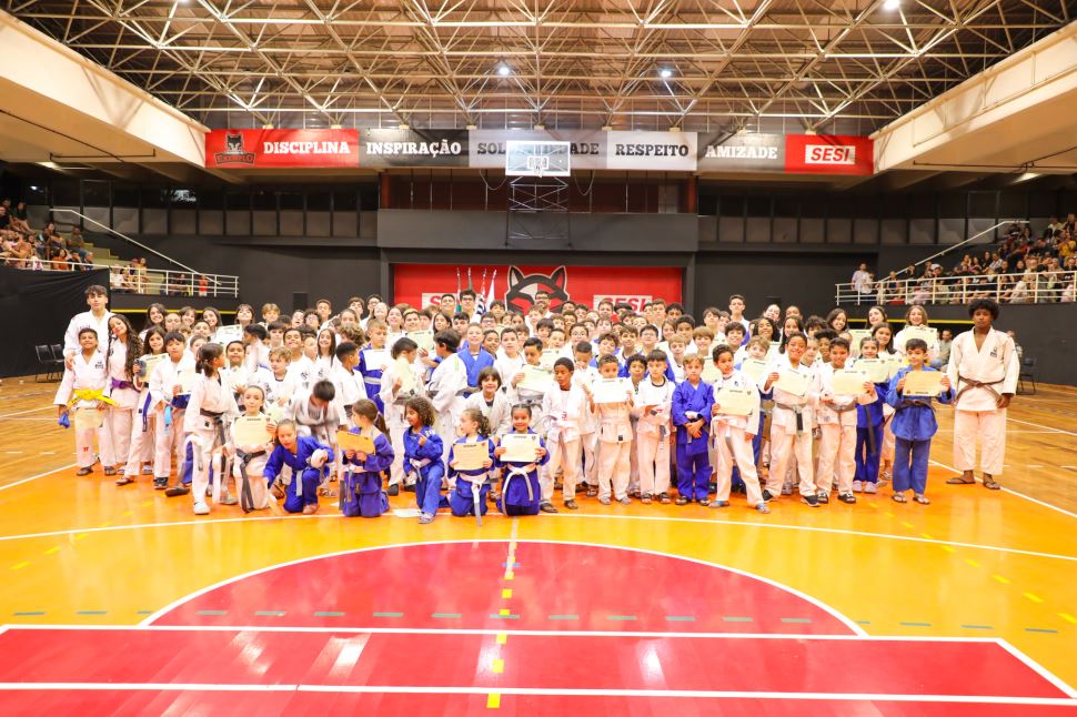 Judô do SESI Jundiaí fecha o ano celebrando a evolução dos alunos em cerimônia de troca de faixas