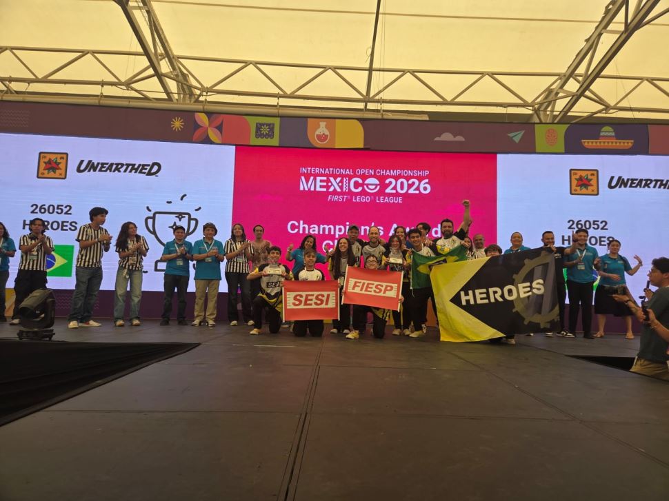 SESI Jundiaí conquista título mundial de robótica no México e traz quatro premiações para o Brasil