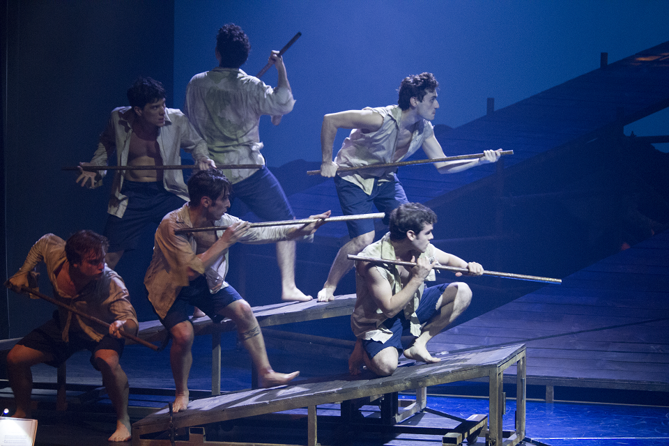 Com grande elenco e sucesso de público, Senhor das Moscas chega ao SESI São José dos Campos