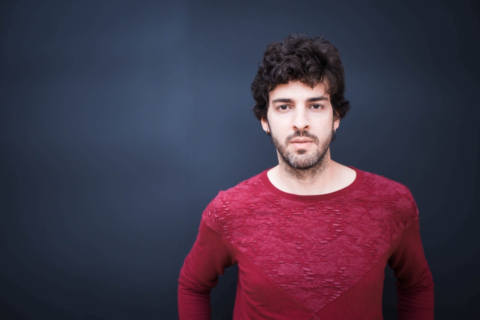 Márcio Lugó apresenta o seu terceiro disco autoral no palco do teatro do SESI São José dos Campos