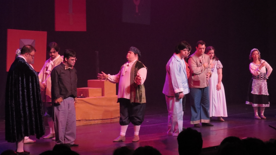 ESPETÁCULO NO SESI SÃO JOSÉ DOS CAMPOS MESCLA EMOÇÃO E COMÉDIA DE SHAKESPEARE AO SOM DE CLÁSSICOS DA JOVEM GUARDA