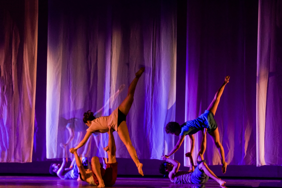 Espetáculo de dança e multimídia nos palcos do SESI São José dos Campos