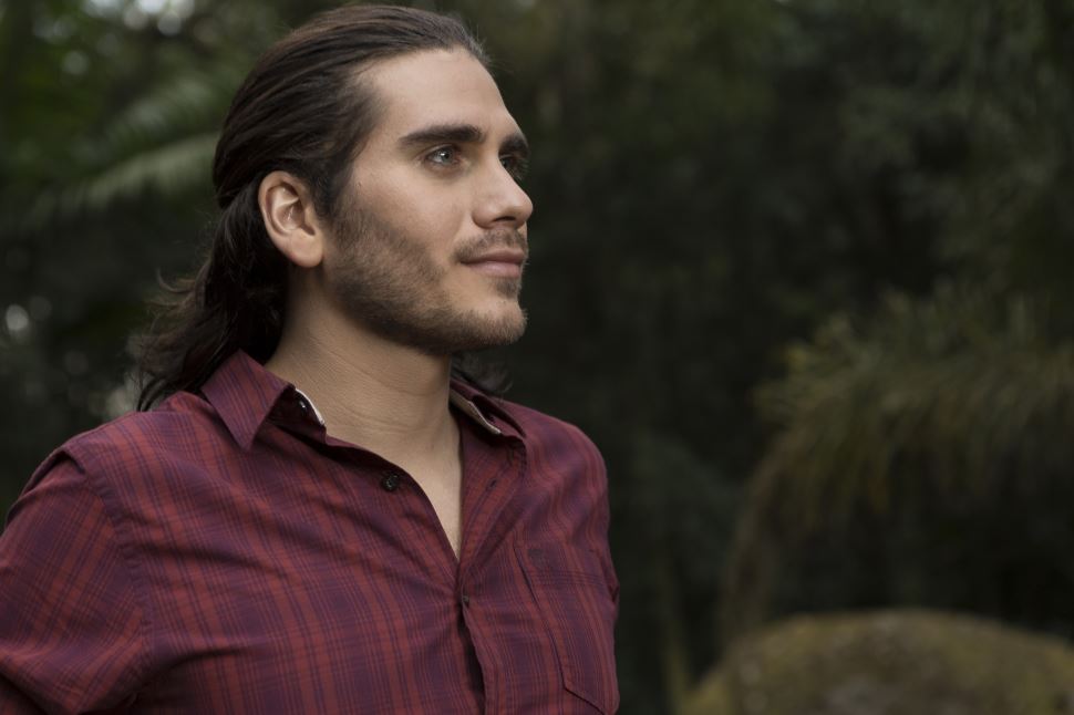 Gabriel Sater se apresenta neste sábado no SESI São José dos Campos