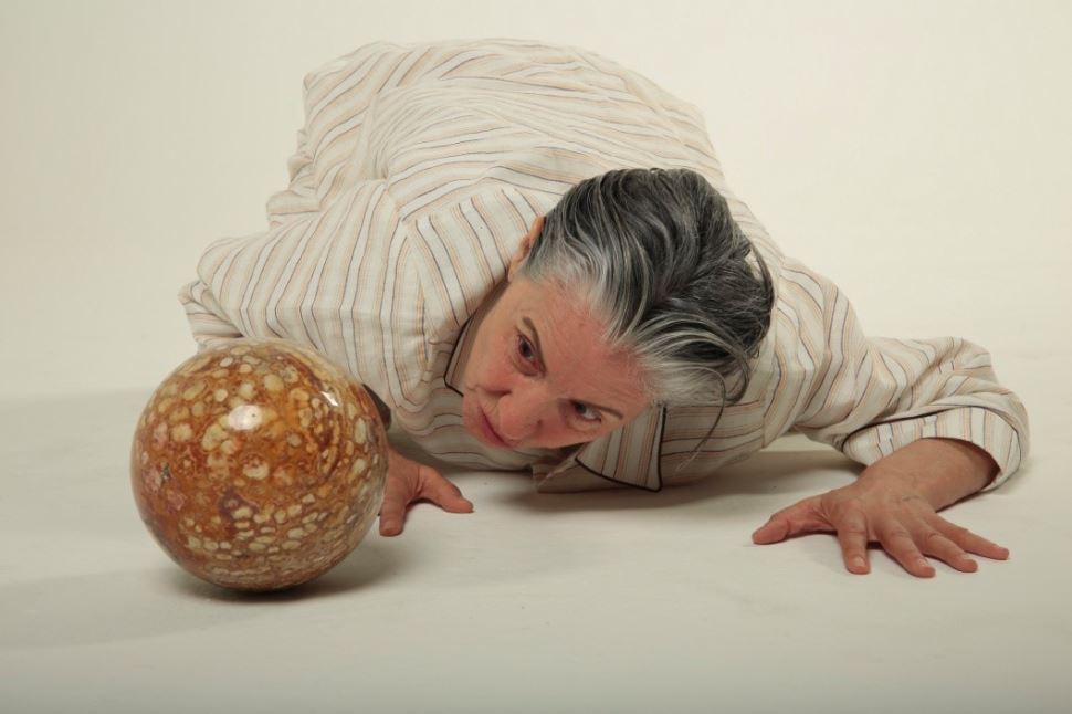 CÁSSIA KIS MOSTRA UM PEDACINHO DA ALMA DE MANOEL DE BARROS NO SESI SÃO JOSÉ DOS CAMPOS