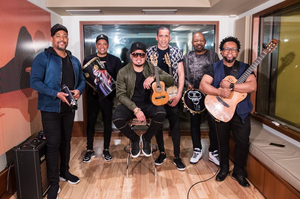 GRUPO REVELAÇÃO RELEMBRA CLÁSSICOS DO SAMBA NO SESI SÃO JOSÉ DOS CAMPOS