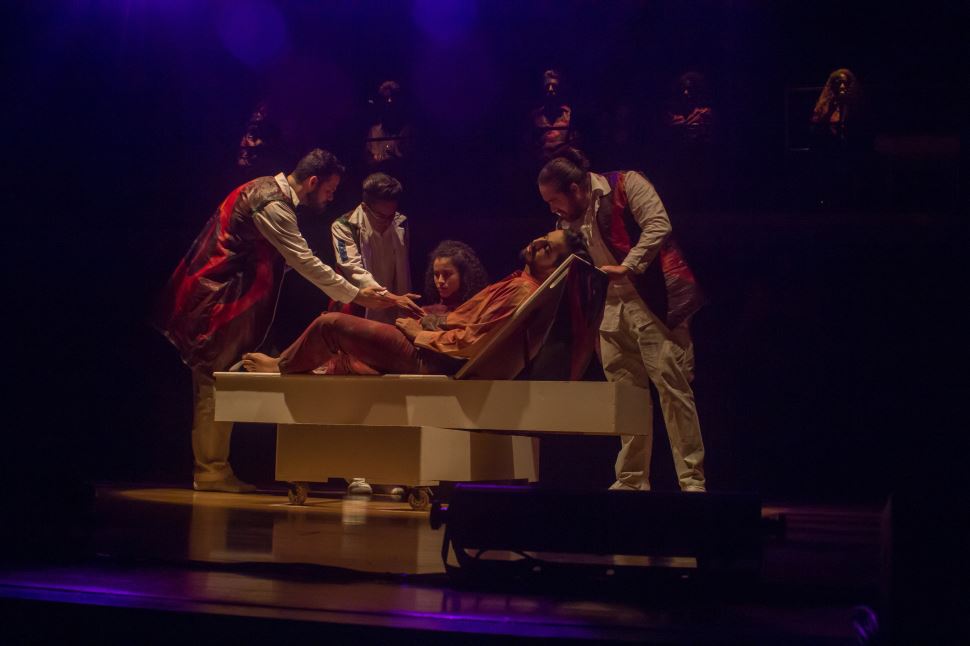 NÚCLEO DE ARTES CÊNICAS DO SESI SÃO JOSÉ DOS CAMPOS REFLETE EM PEÇA SOBRE AS DIFERENÇAS SOCIAIS