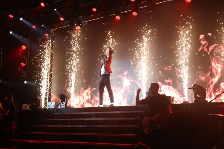 SHOW 6