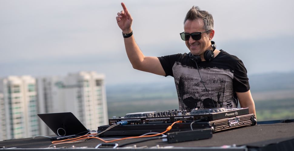 DJ Rodrigo S. vai agitar a abertura do show da banda LAGUM 