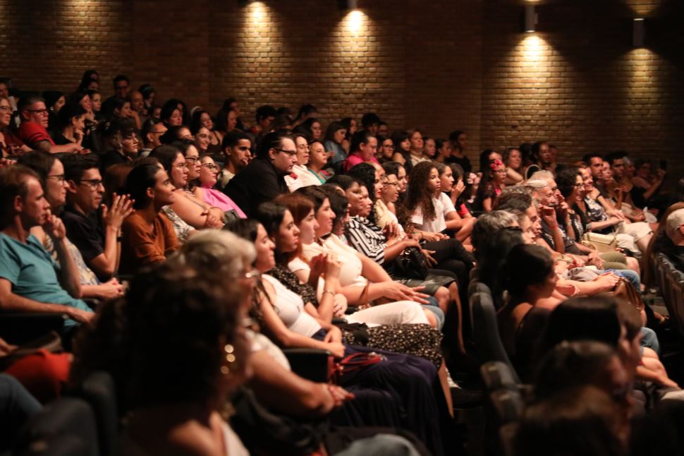 Bate-papo com Ana Botafogo foi de teatro cheio 