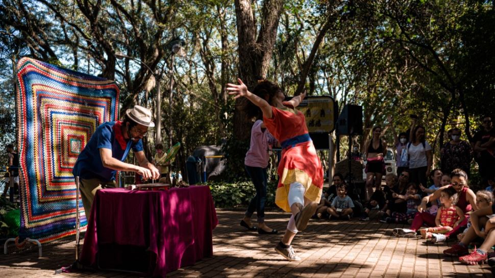   Cia Benedita na Estrada apresenta o infantil ‘Diversifica’ no Sesi Limeira 