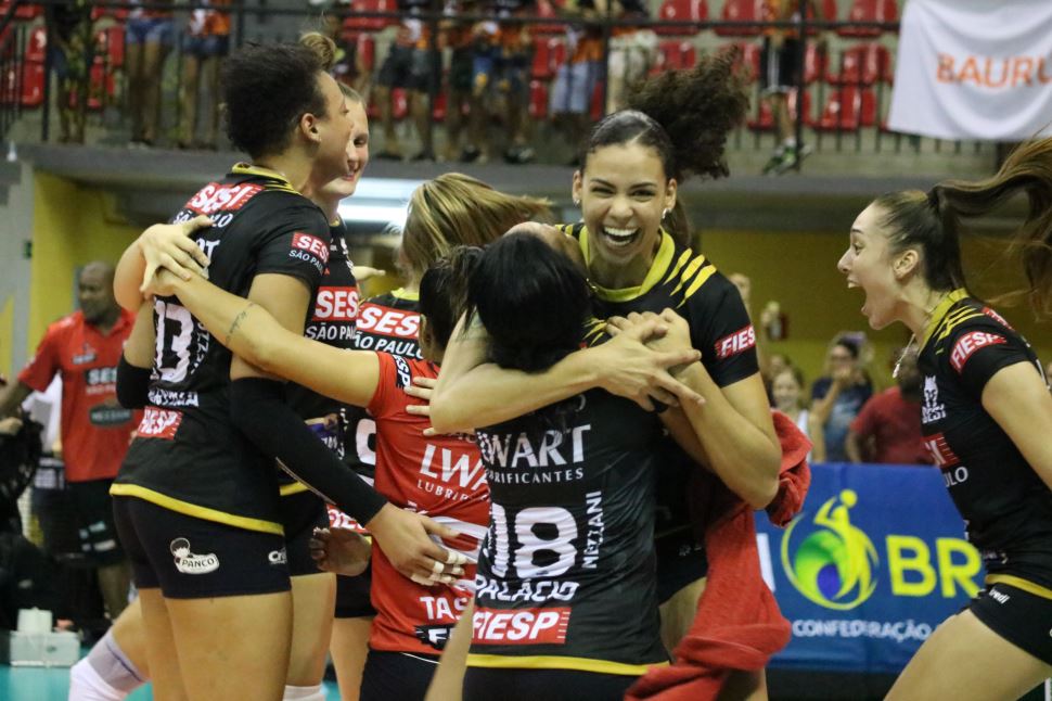 Jogando em Marília SESI Vôlei Bauru vence e está nas semifinais da Copa Brasil
