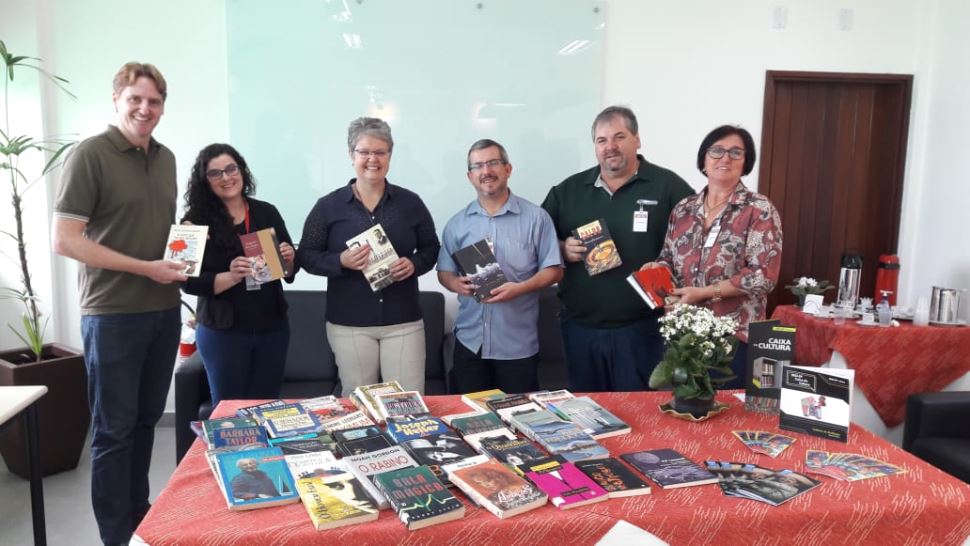 SESI Marília doa aproximadamente 300 livros para a cidade de Oscar Bressane