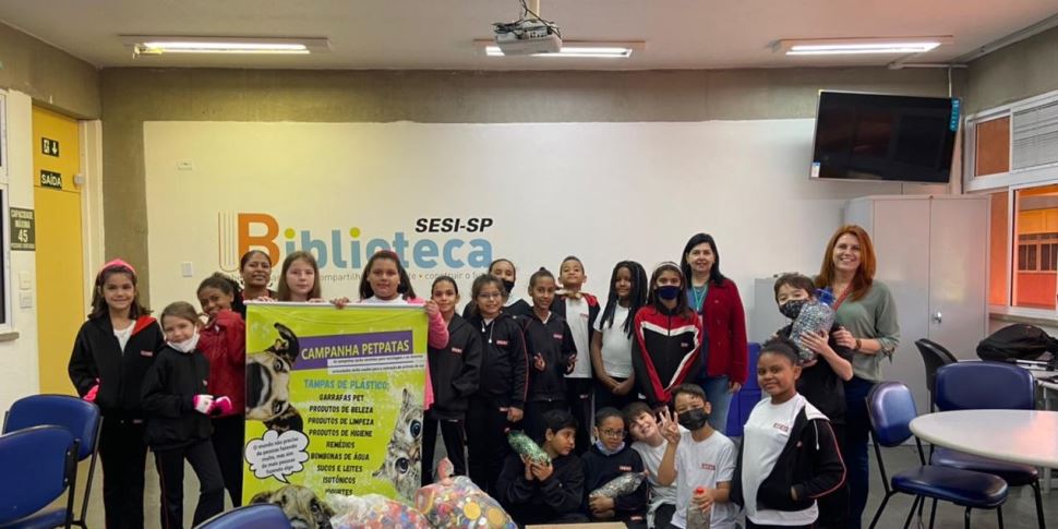 Alunos da Escola SESI de Garça participam de campanha contra abandono de animais