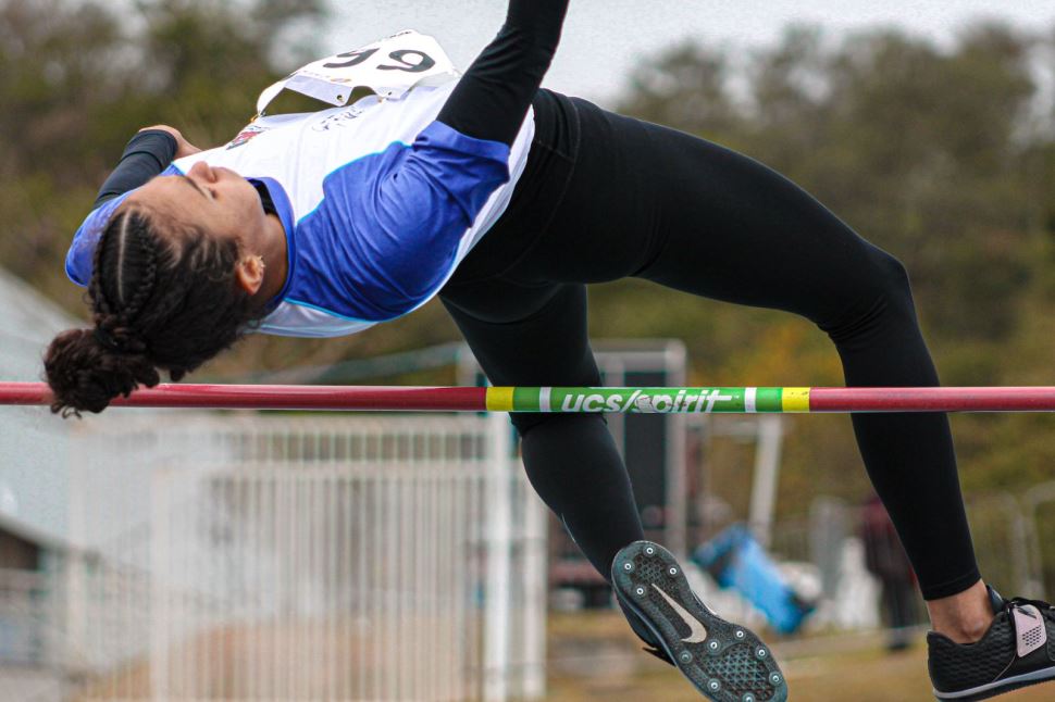 Aluna da Escola SESI de Marília é campeã e quebra recorde no Brasileiro Sub-18 de Atletismo