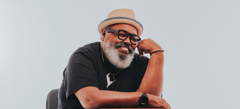 SESI Marília encerra a programação musical de 2022 com grande show do cantor Jorge Aragão