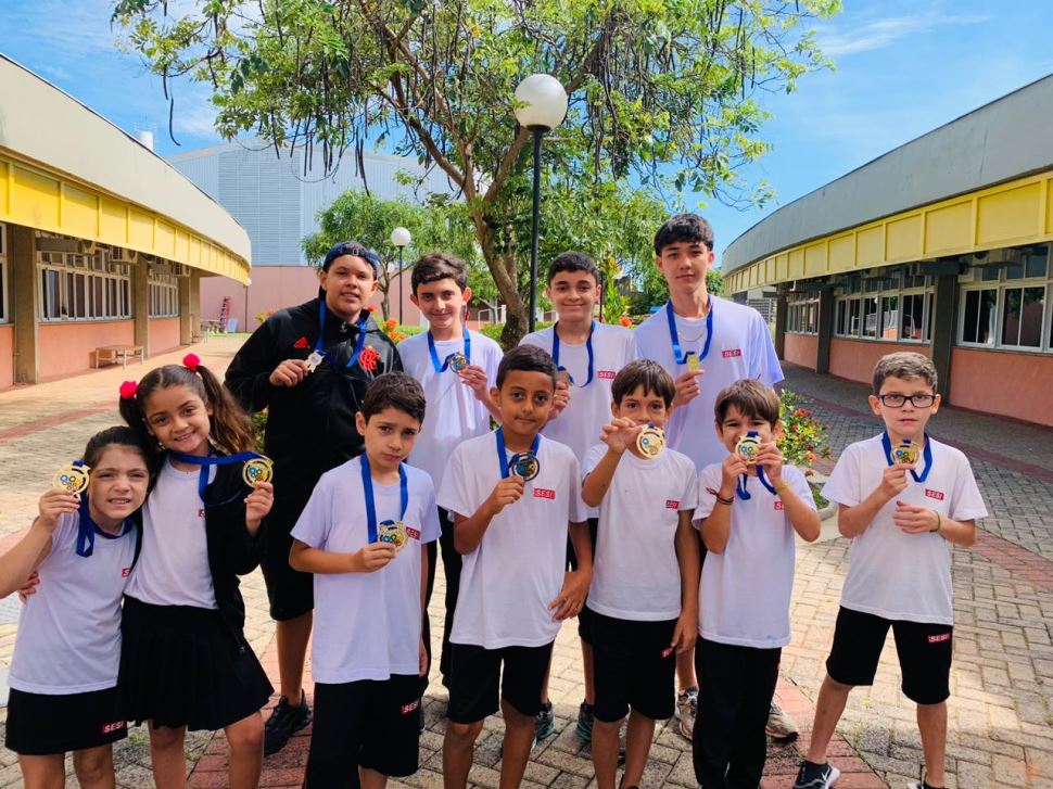 Alunos das Escolas Sesi de Marília, Garça e Paraguaçu recebem medalhas por bom desempenho em olimpíada de robótica
