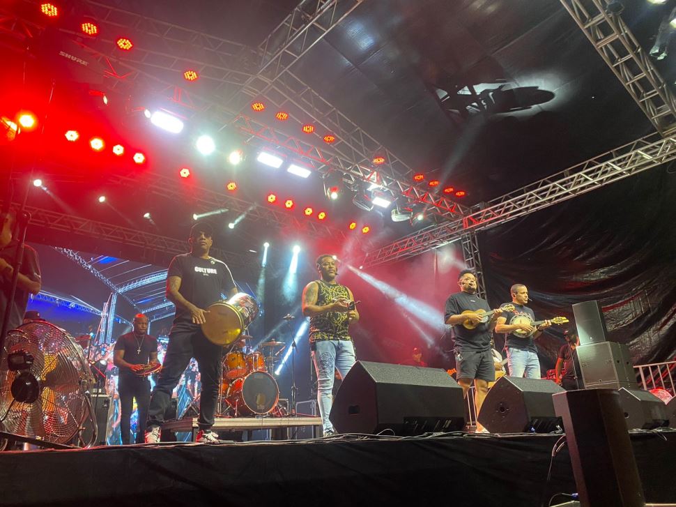 Grupo Revelação realiza show no Sesi Marília