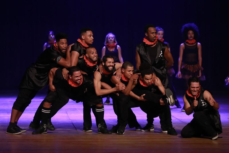 Espetáculos de dança e oficinas com entrada gratuita movimentam o SESI Marília em agosto