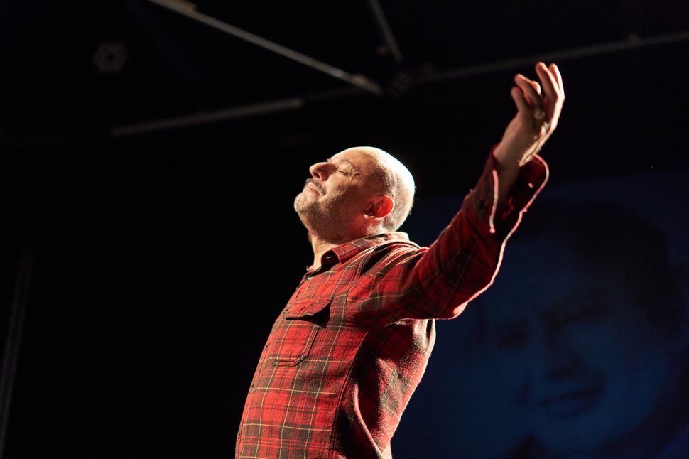 Entre versos e emoções, “O Antipássaro” promete encantar o público no SESI Marília