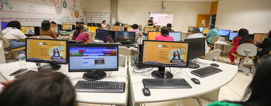 Educação de Jovens e Adultos gratuita, mais rápida e profissionalizante com o SESI e SENAI