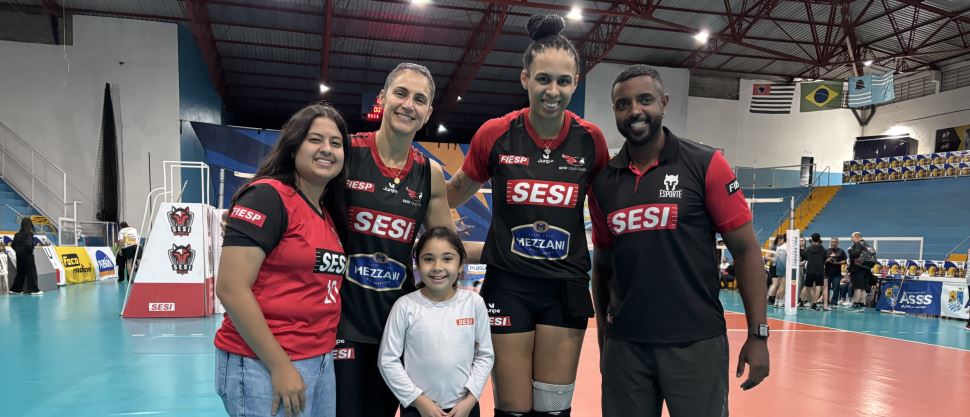O vôlei que uniu mãe e filha agora aproxima uma jovem de seus ídolos