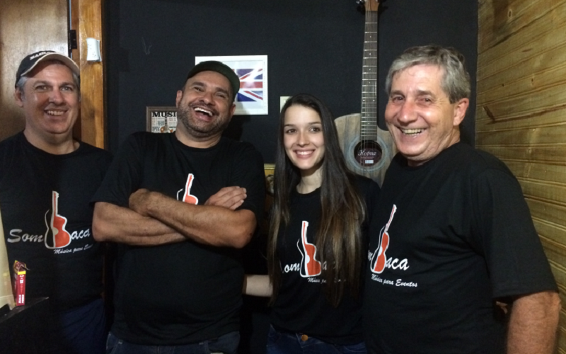 Sombaca se apresenta no SESI Matão com o show Mistura Fina