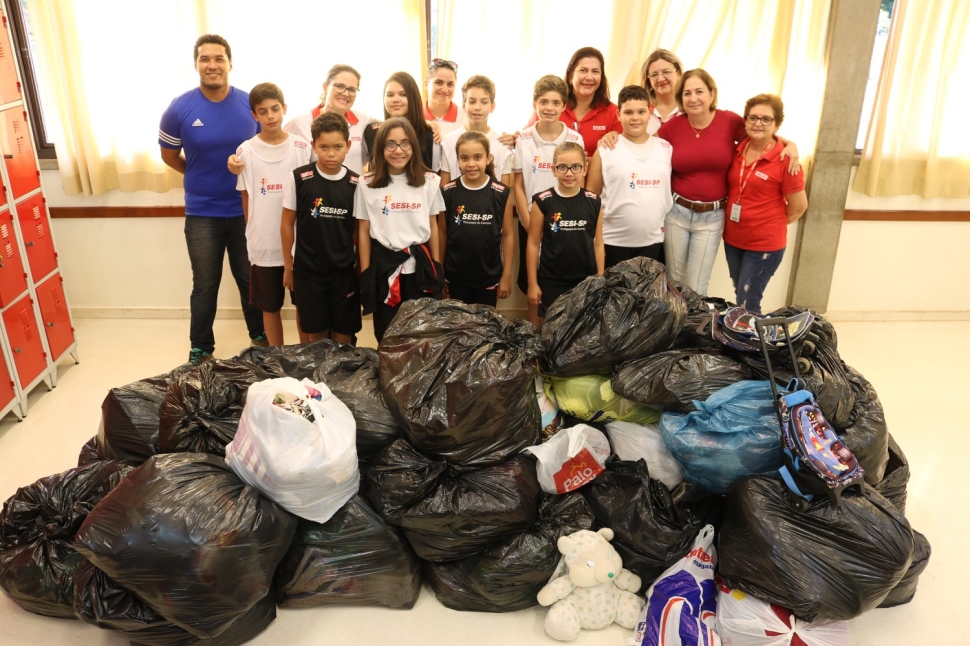 Escola SESI-SP de Matão arrecada mais de duas mil peças na Campanha do Agasalho 2018