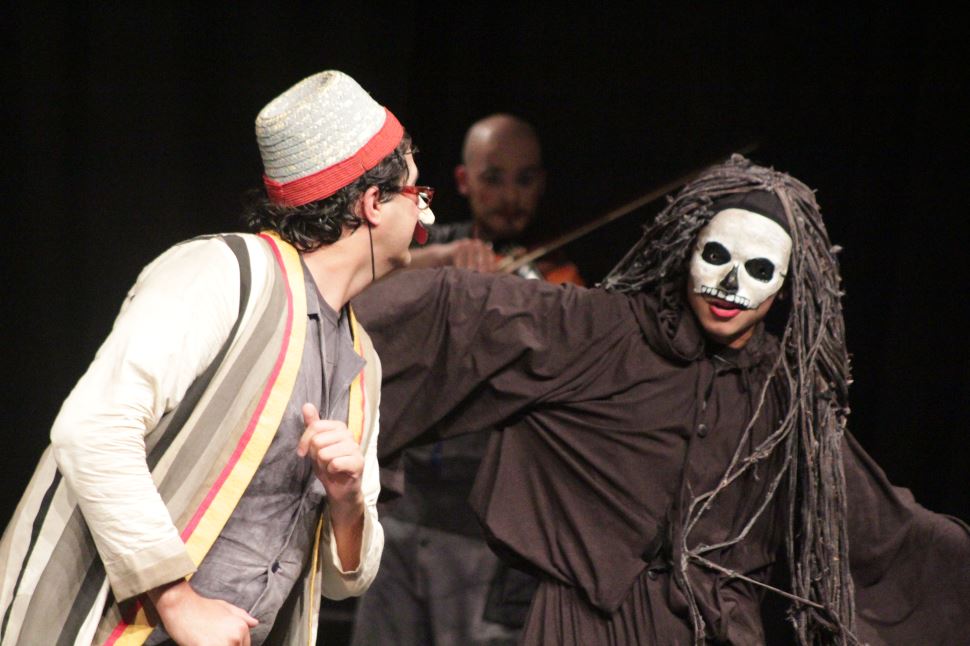 Espetáculo O Médico e a Comadre retrata o ciclo da vida no Sesi Matão