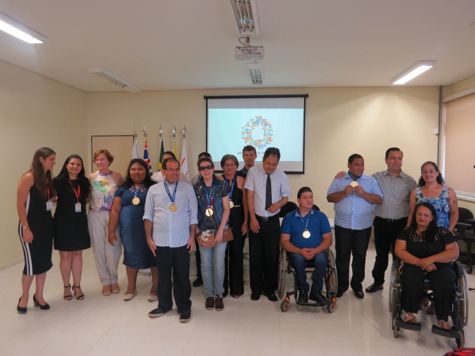 Cerimônia de formatura do programa Meu Novo Mundo entrega certificados para PCDs