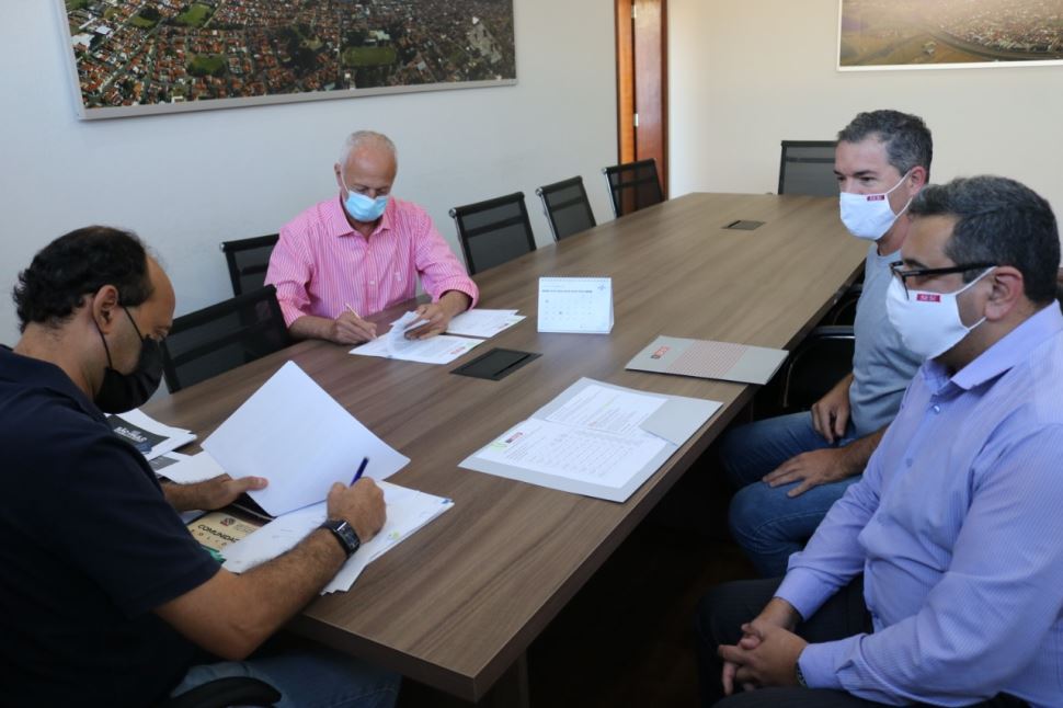 Município de Aguaí renova convênio do EJA 